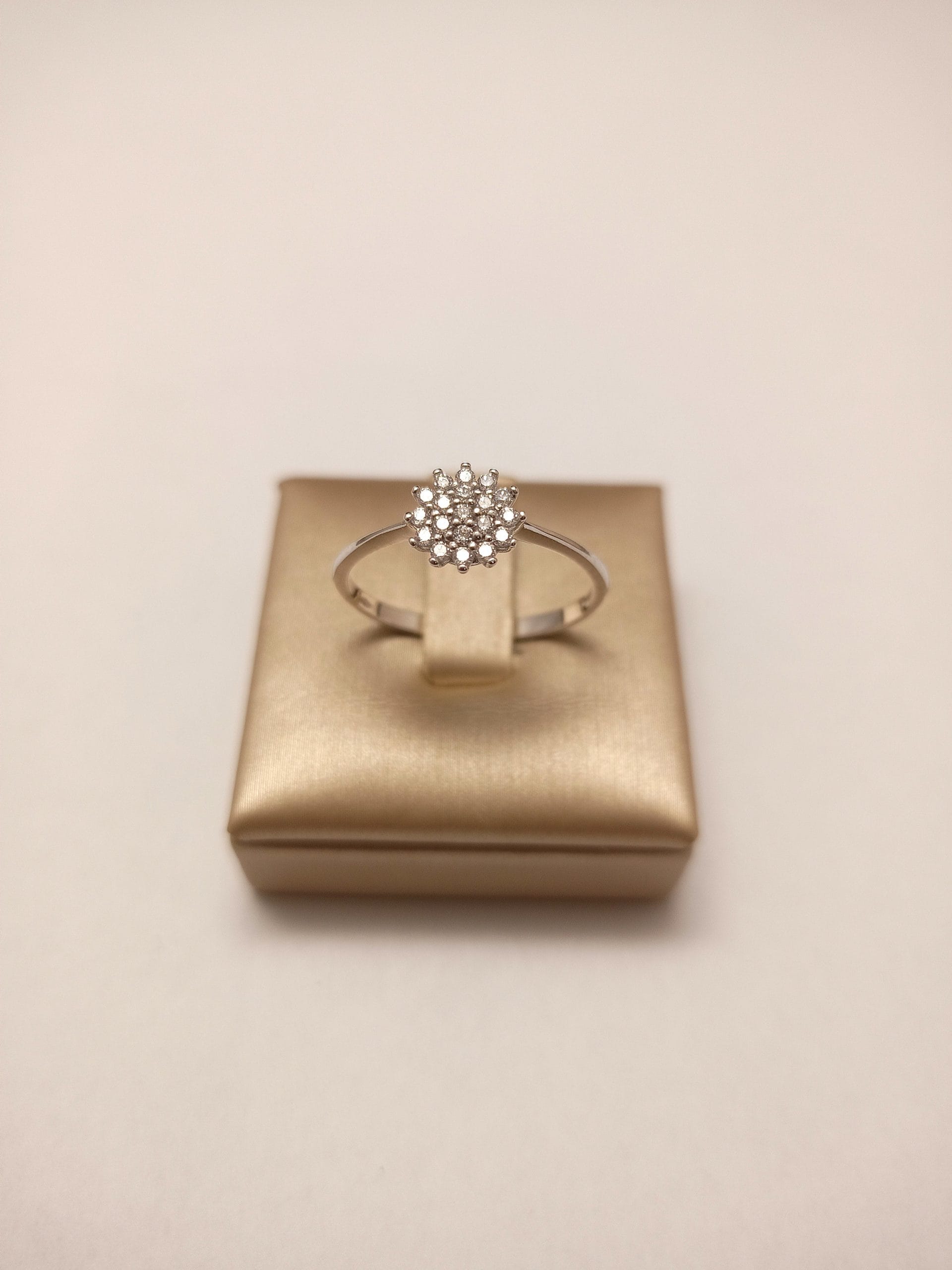 anello-solitario-donna-oro-18kt-gioiellerie-landolfi-ainis-pescara-montesilvano-910034544091