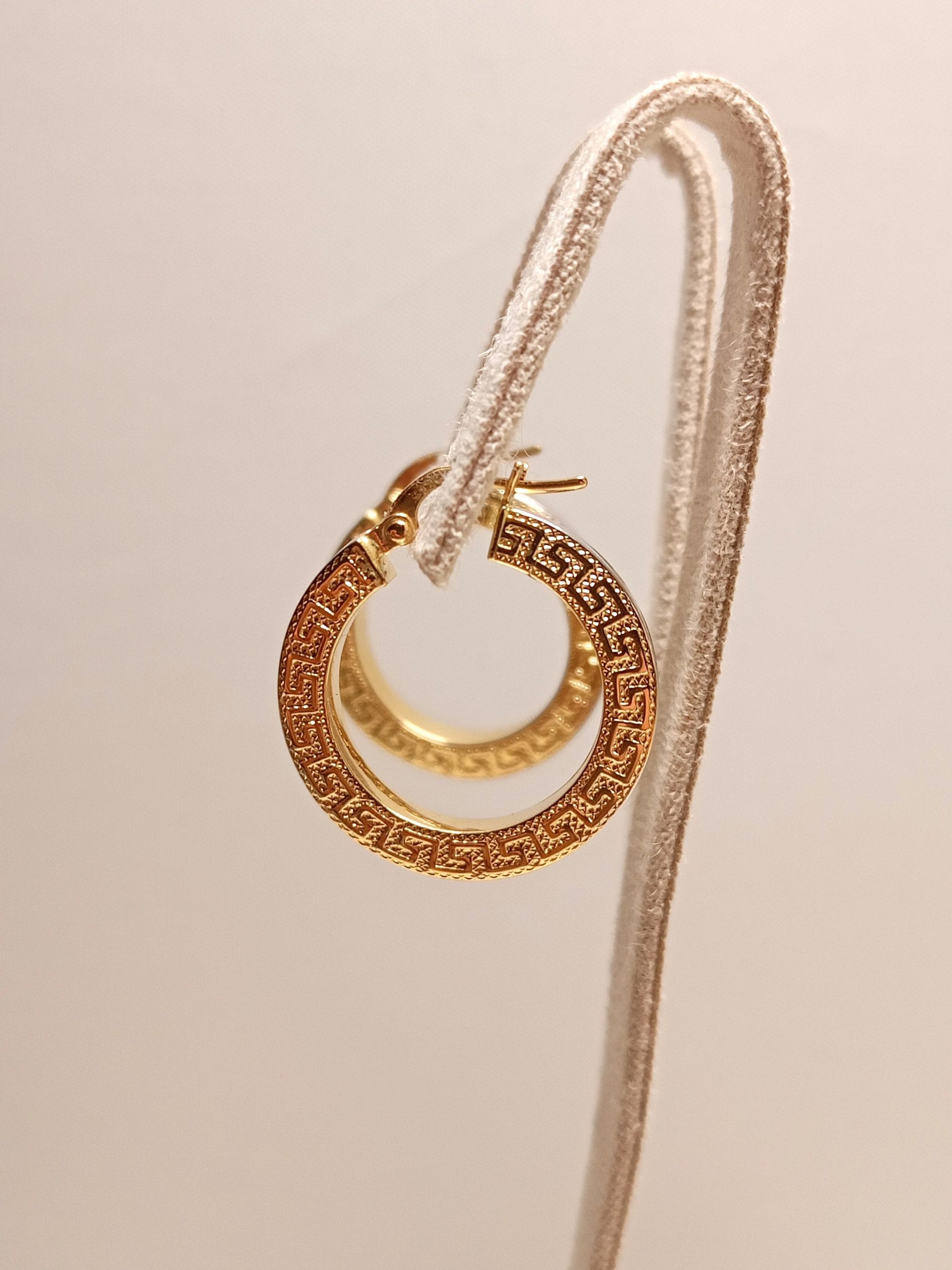 orecchino-cerchio-triangolare-lavorazione-greca-donna-oro-18kt-gioiellerie-landolfi-ainis-pescara-montesilvano-920047533024