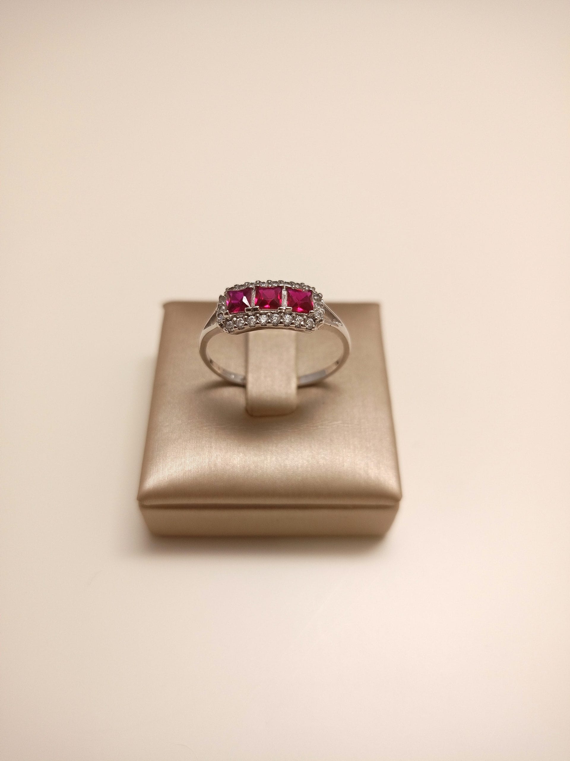 anello-trilogy-zirconi-rosso-donna-oro-18kt-gioiellerie-landolfi-ainis-pescara-montesilvano-910004267016