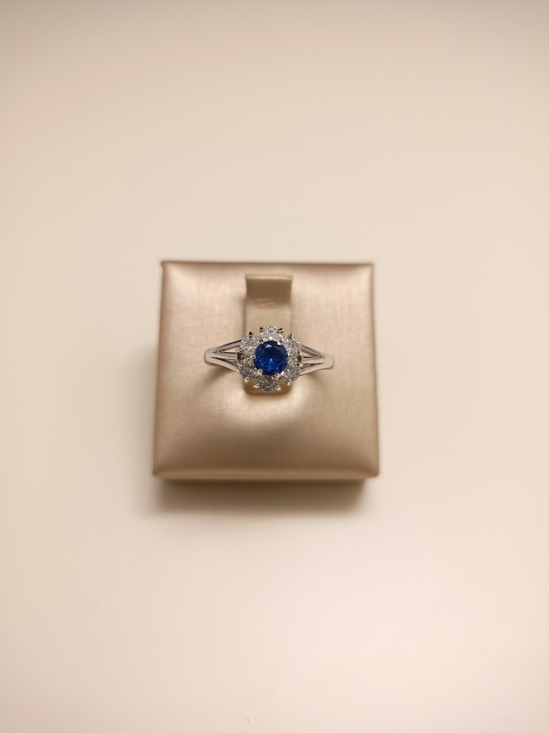 anello-kate-blu-donna-oro-18kt-gioiellerie-landolfi-ainis-pescara-montesilvano-910039366122