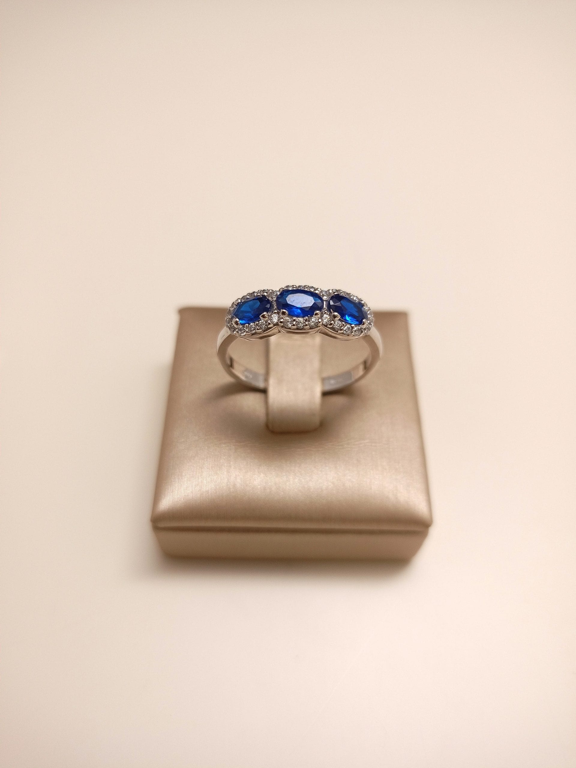 anello-trilogy-blu-donna-oro-18kt-gioiellerie-landolfi-ainis-pescara-montesilvano-910039385122