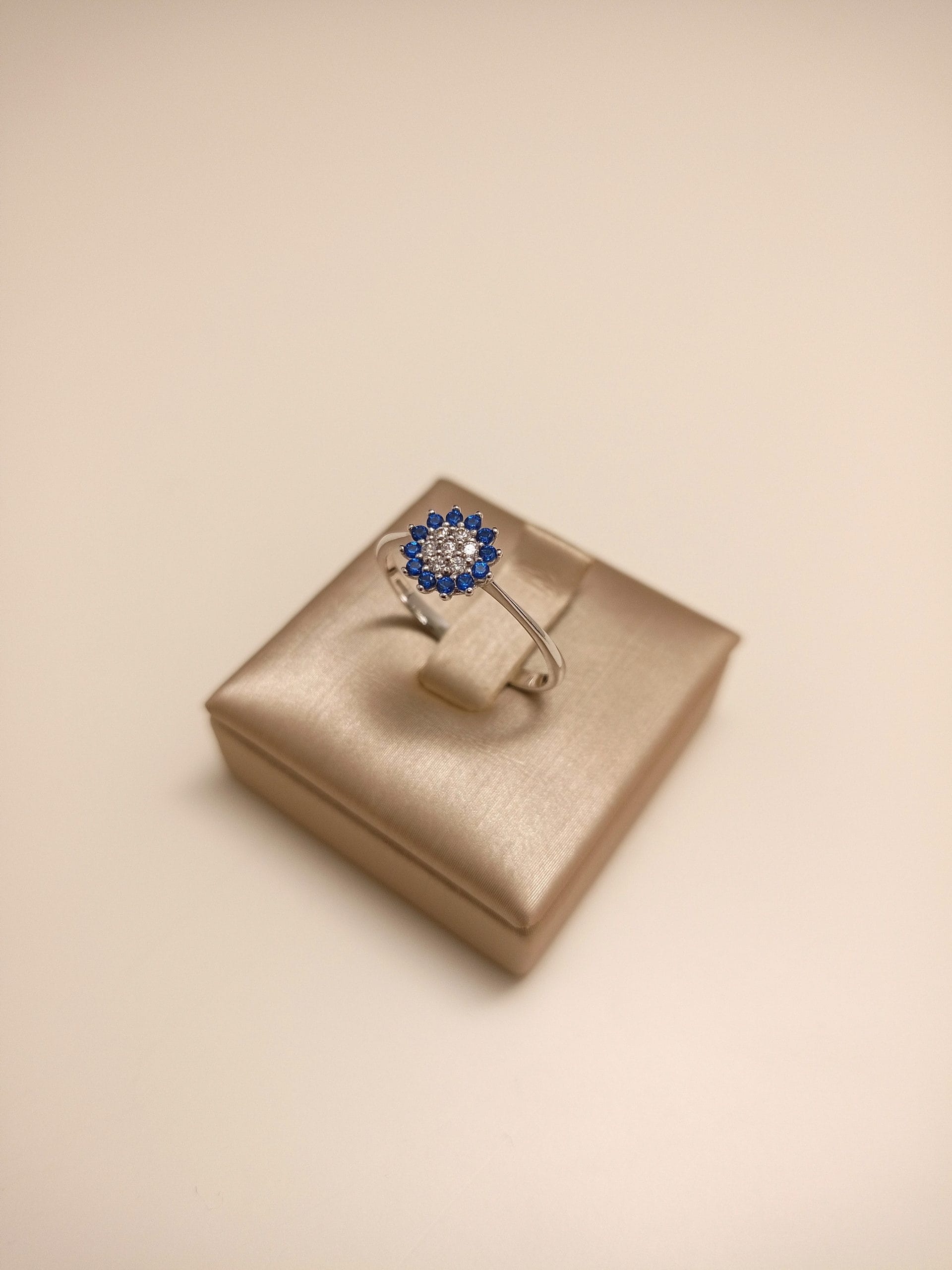 anello-kate-blu-donna-oro-18kt-gioiellerie-landolfi-ainis-pescara-montesilvano-910036788032