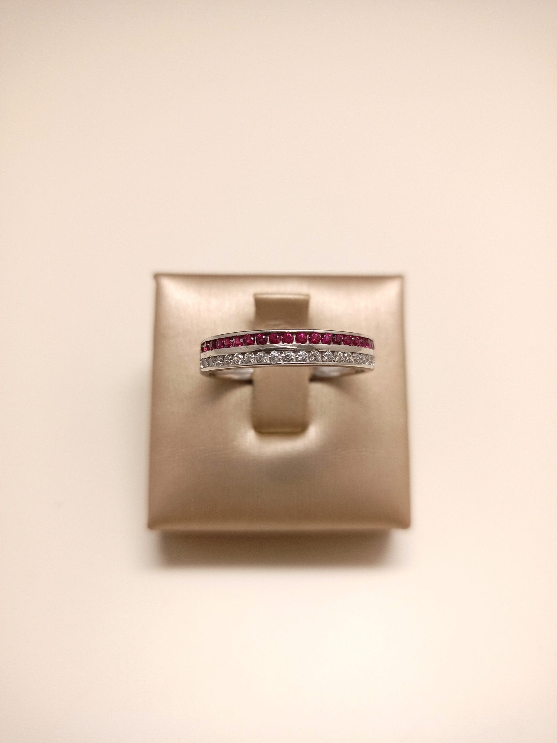 anello-veretta-zirconi-rossi-donna-oro-18kt-gioiellerie-landolfi-ainis-pescara-montesilvano-920045502024