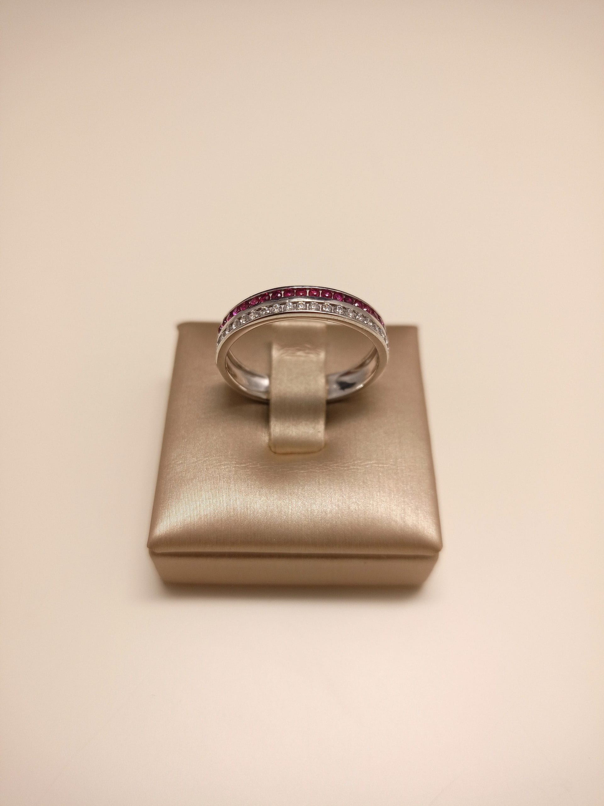 anello-veretta-zirconi-rossi-donna-oro-18kt-gioiellerie-landolfi-ainis-pescara-montesilvano-920045502024
