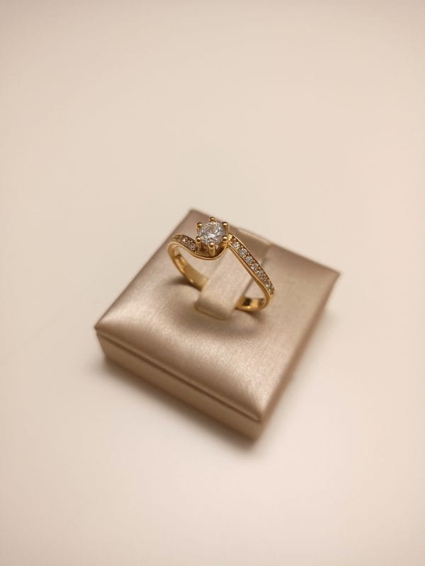 anello-solitario-donna-oro-18kt-gioiellerie-landolfi-ainis-pescara-montesilvano-910039332122