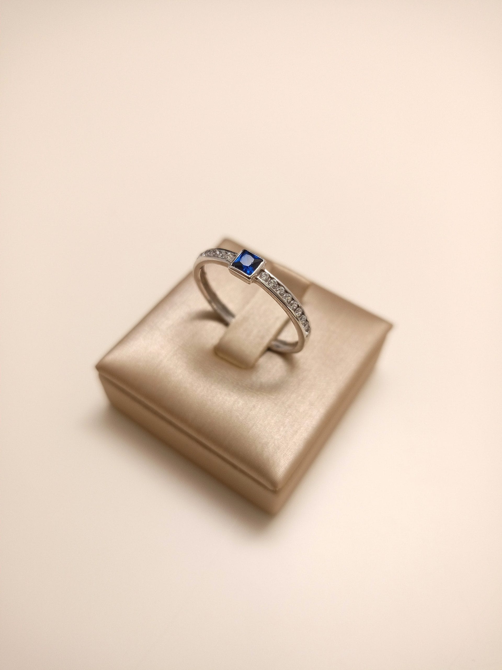 anello-veretta-donna-oro-18kt-gioiellerie-landolfi-ainis-pescara-montesilvano-anello-veretta-donna-oro-18kt-gioiellerie-landolfi-ainis-pescara-montesilvano-910036521032