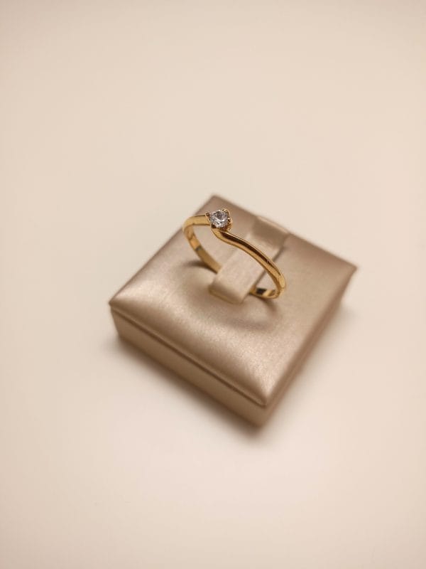anello-solitario-donna-oro-18kt-gioiellerie-landolfi-ainis-pescara-montesilvano-920045485024