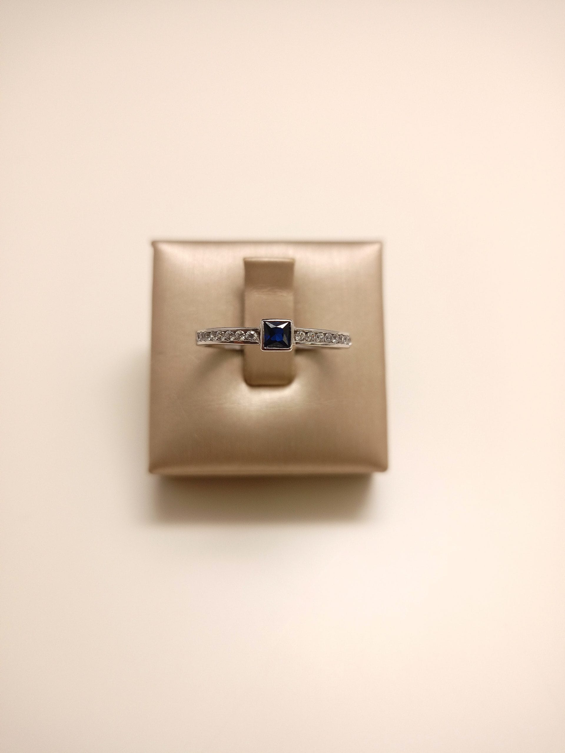 anello-veretta-donna-oro-18kt-gioiellerie-landolfi-ainis-pescara-montesilvano-anello-veretta-donna-oro-18kt-gioiellerie-landolfi-ainis-pescara-montesilvano-910036521032