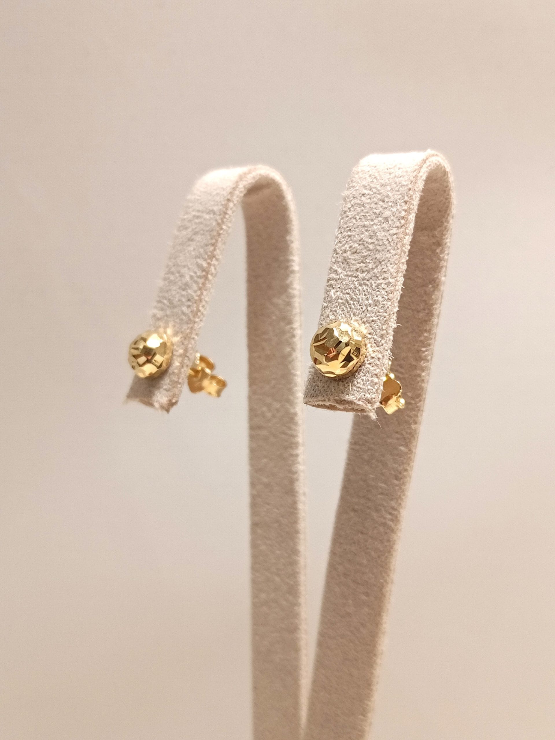 orecchino-bottone-donna-oro-18kt-gioiellerie-landolfi-ainis-pescara-montesilvano-920047655024