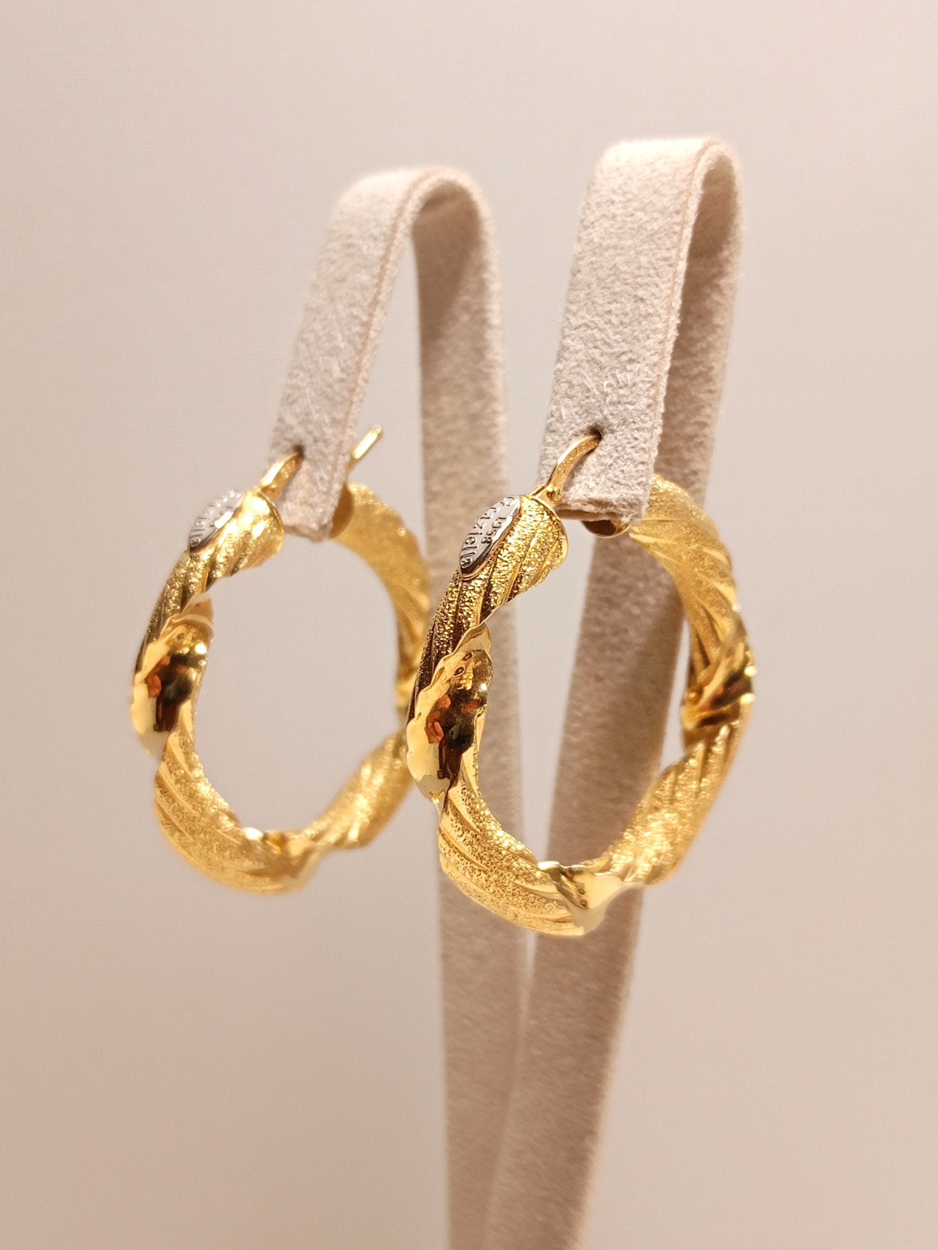 orecchino-cerchio-donna-oro-18kt-gioiellerie-landolfi-ainis-pescara-montesilvano-910038333092