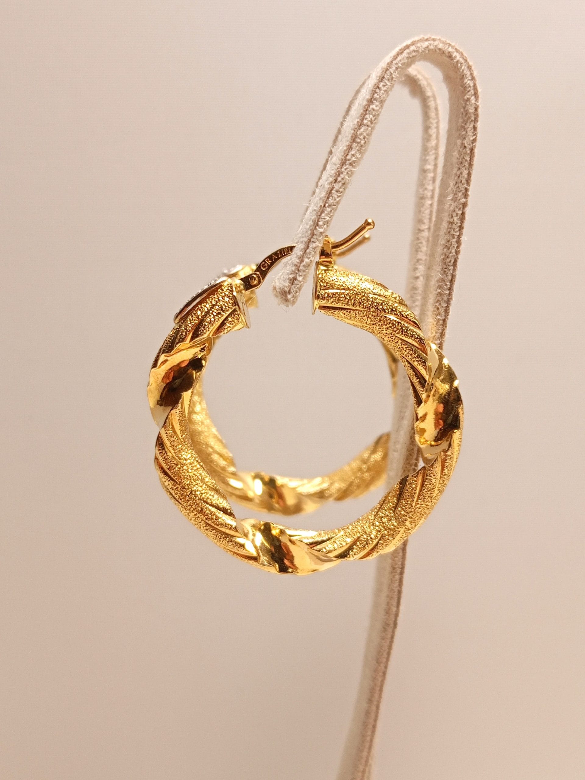 orecchino-cerchio-donna-oro-18kt-gioiellerie-landolfi-ainis-pescara-montesilvano-910038333092