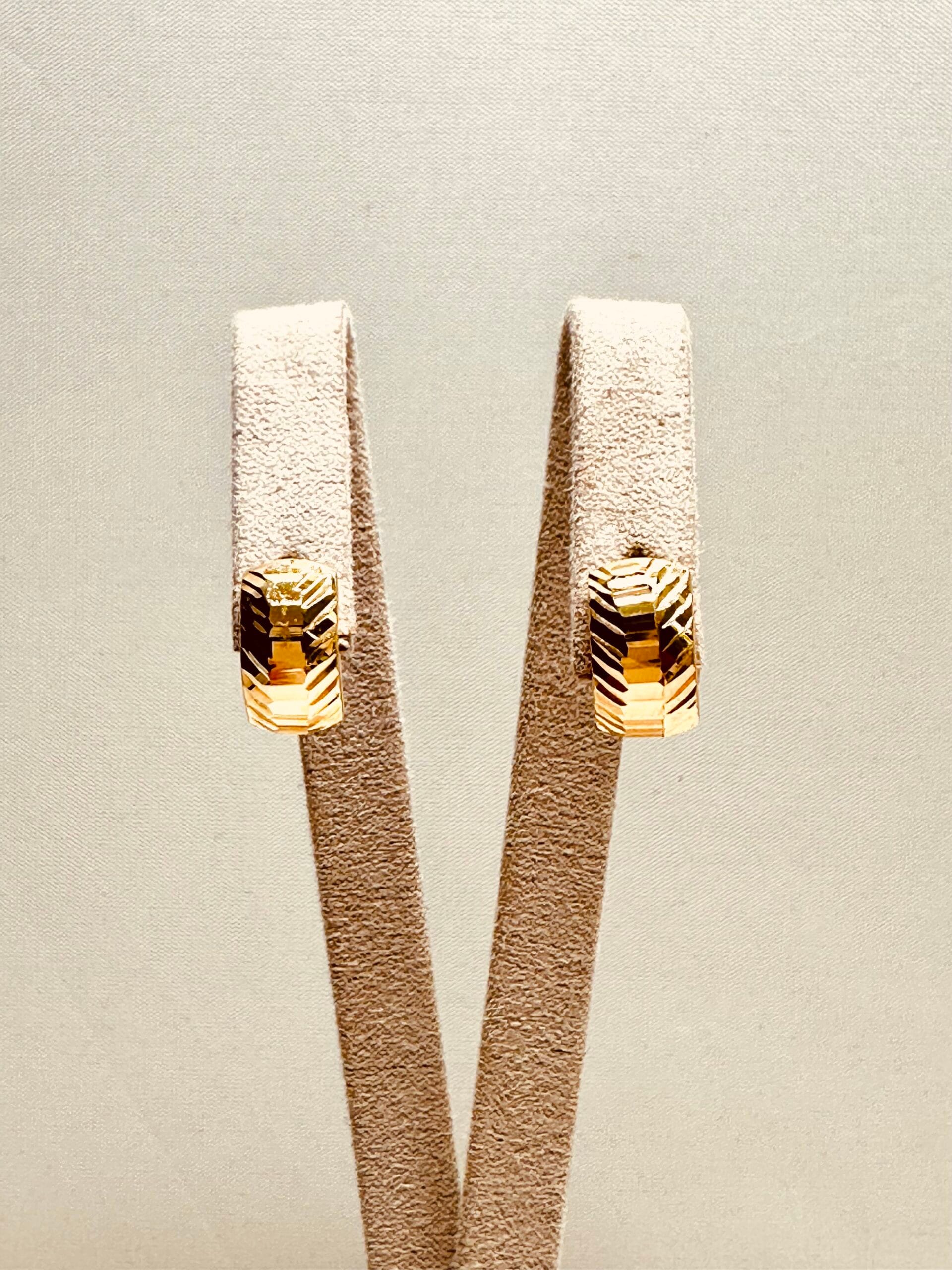 Orecchino A Bottone In Oro