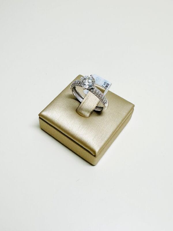 Anello Solitario In Oro Bianco