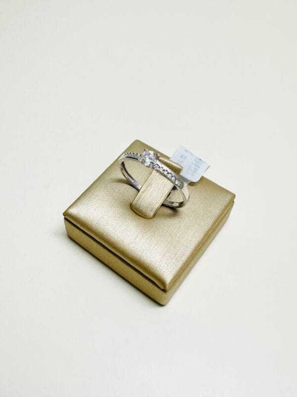 Anello Solitario In Oro Bianco