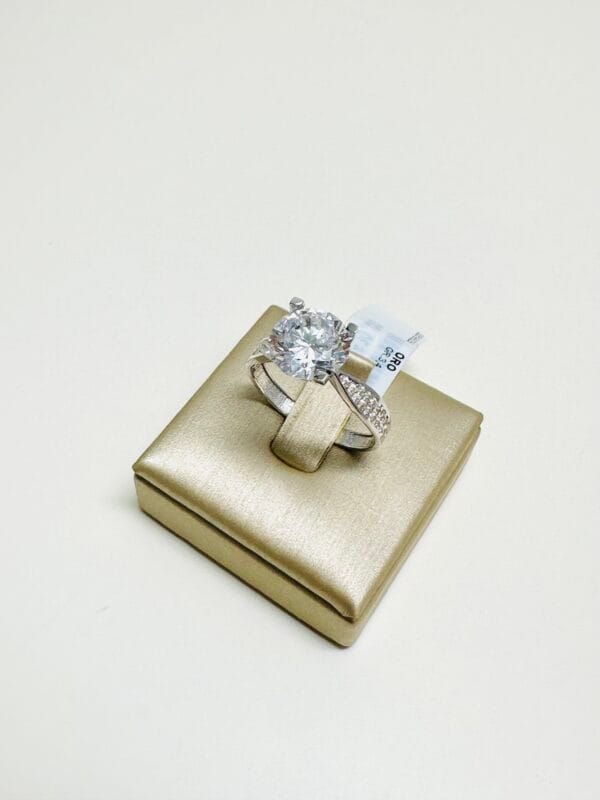 Anello Solitario In Oro Bianco